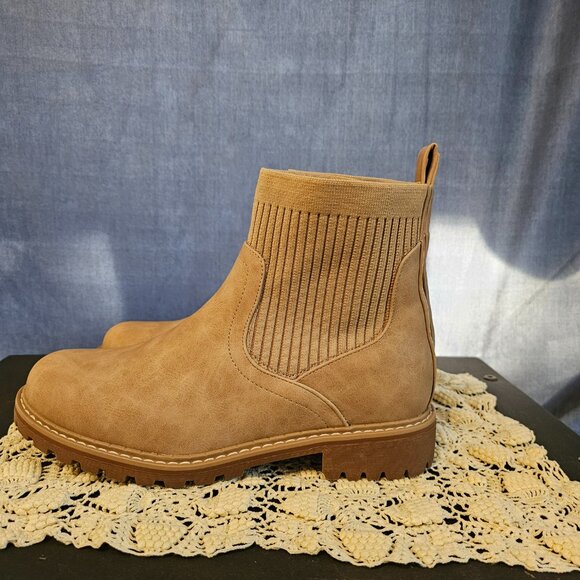 Corky's Cabin Fever camel slip on boots. NIB Size 10 - Picture 4 of 9